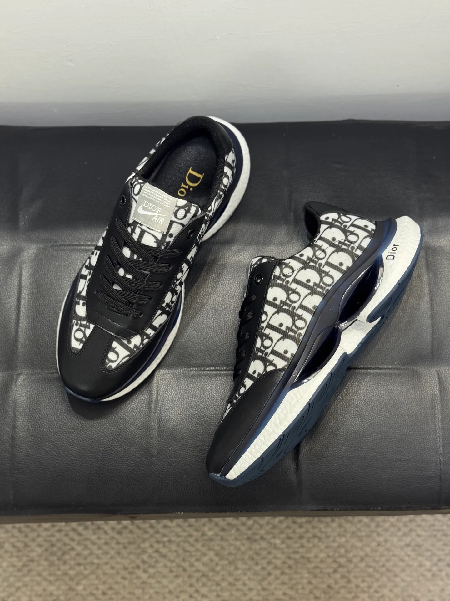 Men's shoes 💰440 [New model] 🐬🐬Original quality (Dior) latest style sports shoes 🎁Casual and fashionable men's shoes 👟Best model💥Simple and elegant version, exclusive for trendy men. Unique official website latest brand elements 👑original decoration, imported cowhide stitching with classic fabrics, fashionable and generous accessories, ✅foamed TPU wear-resistant** outsole, light and comfortable. Size: 38-44 (45 customized